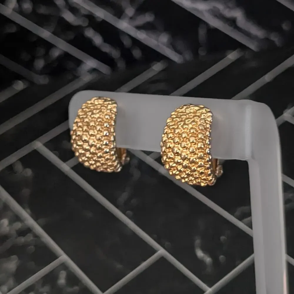 Vintage clip earrings